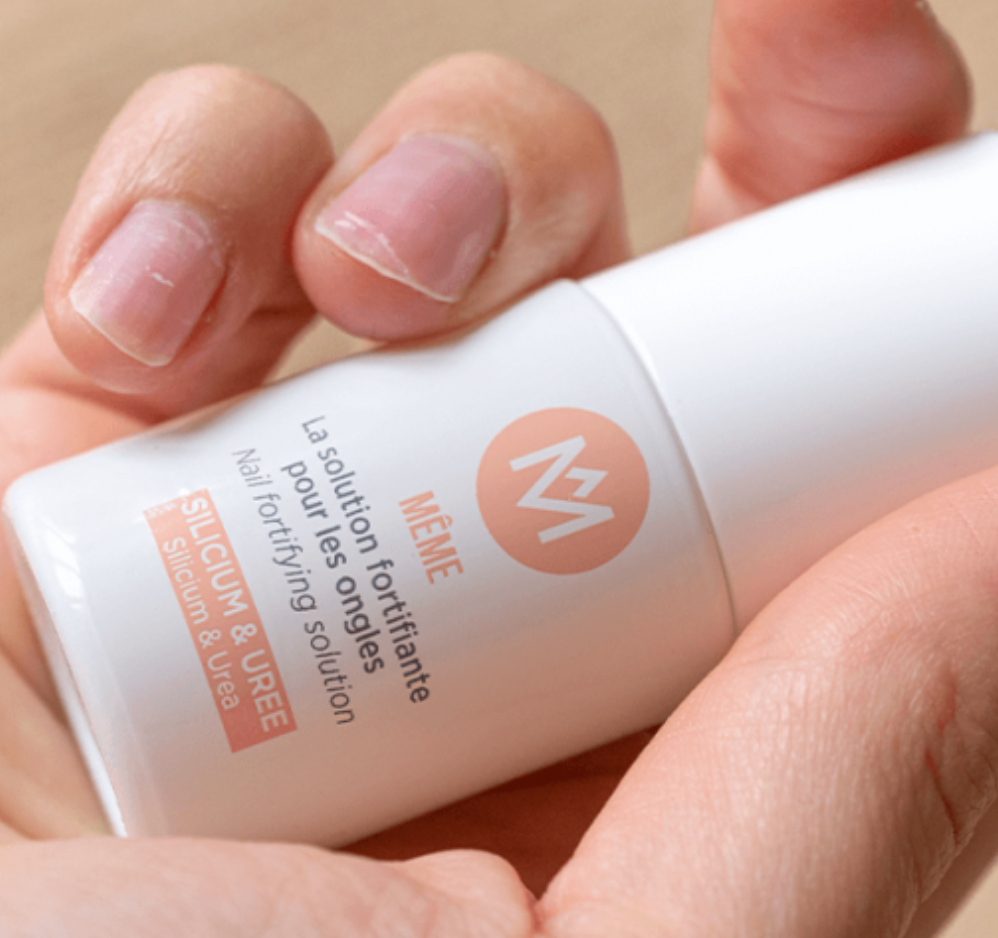 Photo de présentation de la solution fortifiante pour les ongles de la marque même cosmétiques